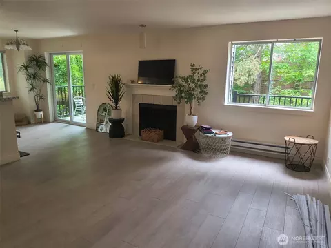 15415 35th Ave W #E201, Lynnwood, WA 98087