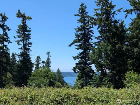 4400 S Camano Dr, Camano Island, WA 98282