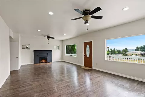 Living - 4012 Rucker Ave, Everett, WA 98201 photo 1 of 4