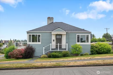 3903 SW Dakota St, Seattle, WA 98116