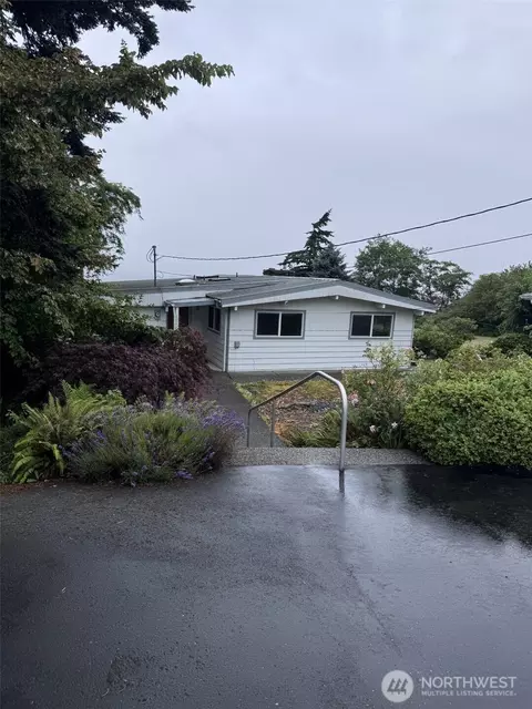 1411 Arrowhead Rd, Camano Island, WA 98282