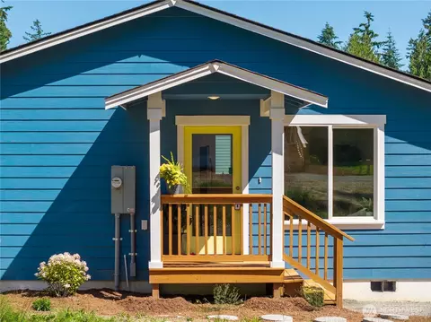 6884 Helena, Clinton, WA 98236