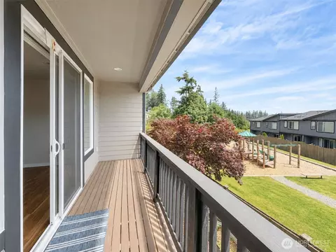 Exterior - 7911 19th Dr SE, Everett, WA 98203 photo 2 of 3