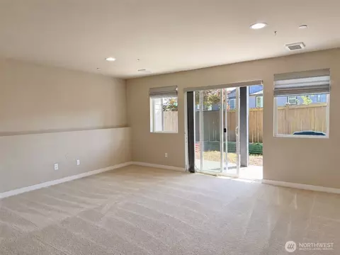Living - 7911 19th Dr SE, Everett, WA 98203 photo 2 of 2