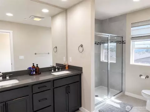 Bath - 7911 19th Dr SE, Everett, WA 98203 photo 2 of 3