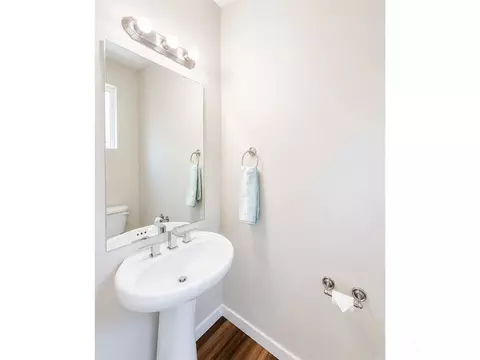 Bath - 7911 19th Dr SE, Everett, WA 98203 photo 3 of 3