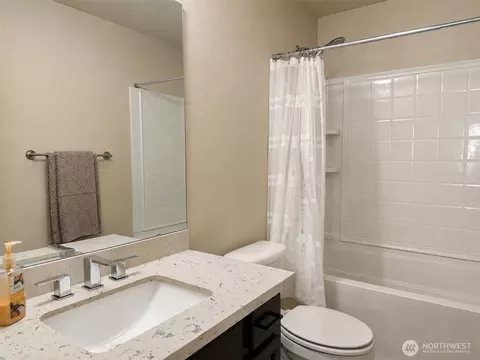 Bath - 7911 19th Dr SE, Everett, WA 98203 photo 1 of 3