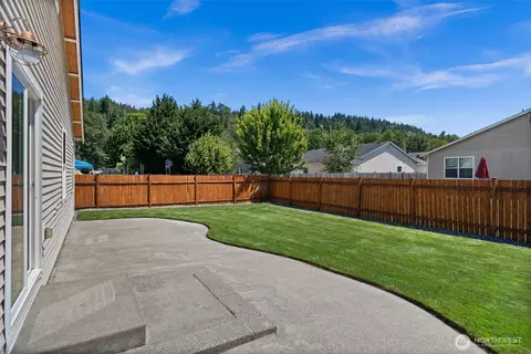 Exterior - 212 Mazza St NE, Orting, WA 98360 photo 2 of 5