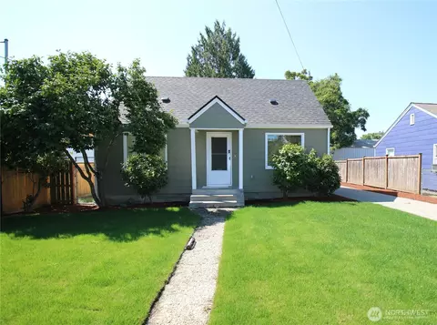 818 118th St S, Tacoma, WA 98444