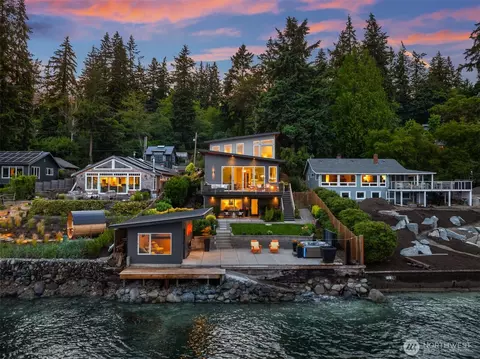 3154 Point White Dr NE, Bainbridge Island, WA 98110