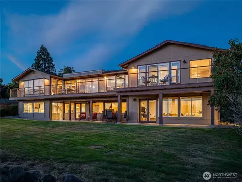 18631 2nd Ave SW, Normandy Park, WA 98166