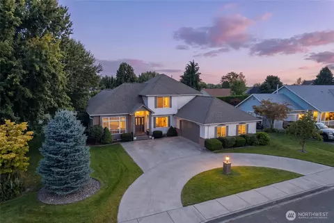 956 SE Garrison Dr, College Place, WA 99324