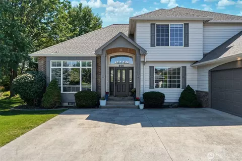956 SE Garrison Dr, College Place, WA 99324