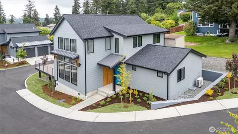 1110 Divine Ln, Bellingham, WA 98229