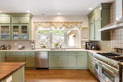 Kitchen - 179 Wallace, Chehalis, WA 98532 photo 4 of 6