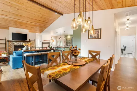 Dining - 179 Wallace, Chehalis, WA 98532 photo 1 of 2