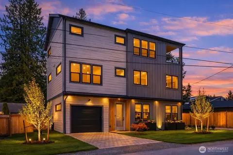 215 NE 123rd St, Seattle, WA 98125