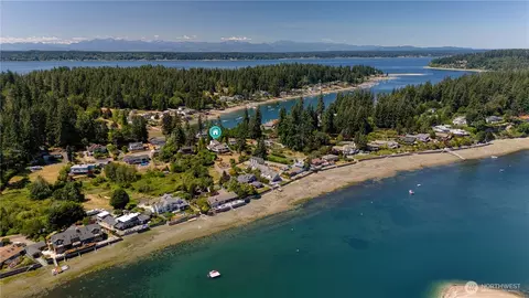 2827 Moorelands Dr NW, Gig Harbor, WA 98335
