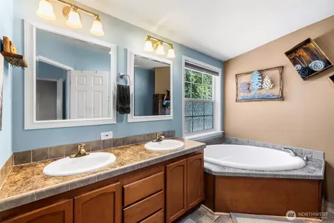 Bath - 4919 G Loop Rd, Bow, WA 98232 photo 1 of 5