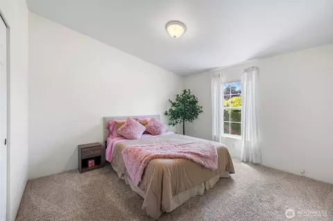 Bedroom - 4919 G Loop Rd, Bow, WA 98232 photo 2 of 5