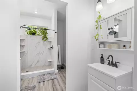 Bath - 4919 G Loop Rd, Bow, WA 98232 photo 5 of 5