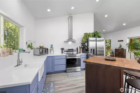 Kitchen - 4919 G Loop Rd, Bow, WA 98232 photo 3 of 5