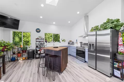 Kitchen - 4919 G Loop Rd, Bow, WA 98232 photo 4 of 5