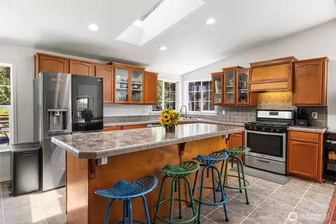 Kitchen - 4919 G Loop Rd, Bow, WA 98232 photo 2 of 5