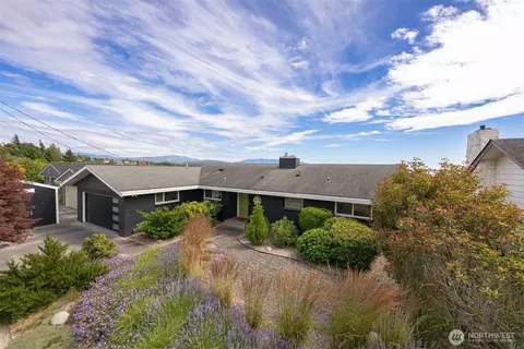 3919 Cliffside Dr, Bellingham, WA 98225