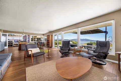 3919 Cliffside Dr, Bellingham, WA 98225