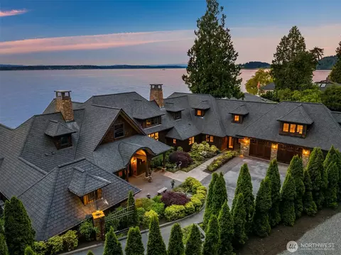 5128 Rockaway Beach Rd NE, Bainbridge Island, WA 98110
