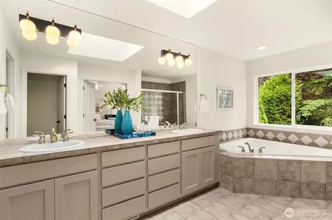 Bath - 4416 239th Pl SE, Bothell, WA 98021 photo 2 of 3