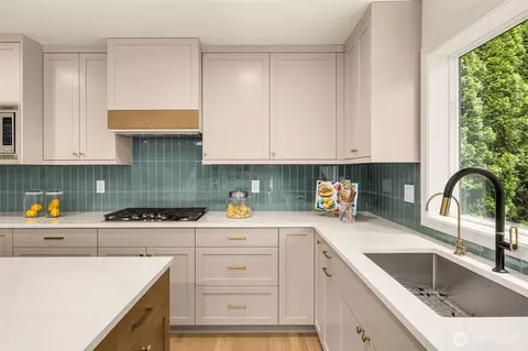 Kitchen - 4416 239th Pl SE, Bothell, WA 98021 photo 2 of 2