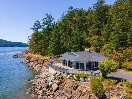 1710 Skyline Way #101, Anacortes, WA 98221