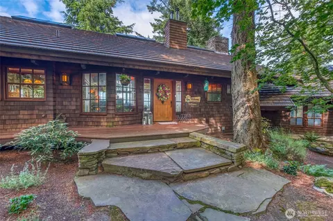 186 Sunrise Bluff Ln, Olga, WA 98279
