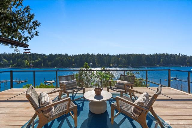 6498 NE Monte Vista Dr, Bainbridge Island, WA 98110