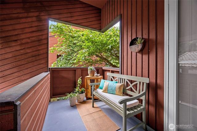 1208 S 216th St #C201, Seattle, WA 98198