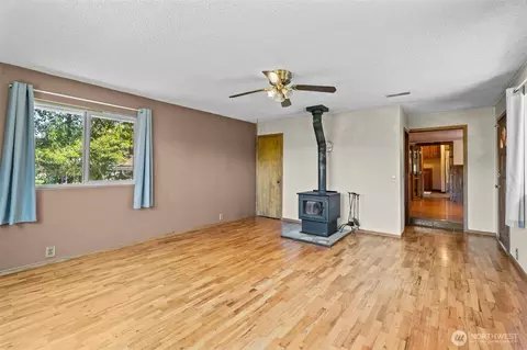 Living - 134 Macomber Rd, Chehalis, WA 98532 photo 3 of 3