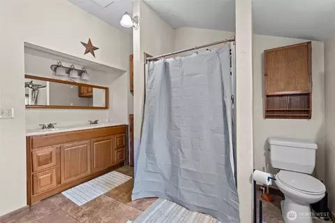 Bath - 134 Macomber Rd, Chehalis, WA 98532 photo 2 of 2