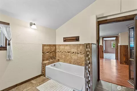 Bath - 134 Macomber Rd, Chehalis, WA 98532 photo 1 of 2