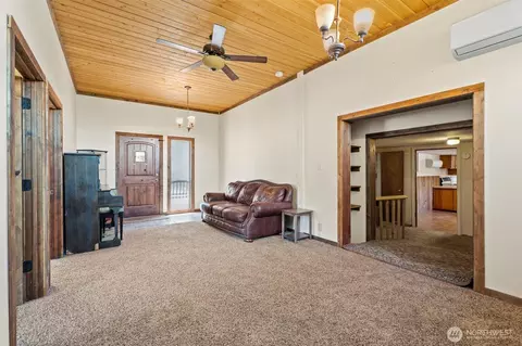Living - 134 Macomber Rd, Chehalis, WA 98532 photo 2 of 3