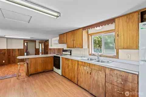 Kitchen - 134 Macomber Rd, Chehalis, WA 98532 photo 2 of 2