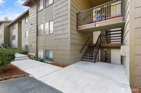 270 SE Barrington Dr #B305, Oak Harbor, WA 98277