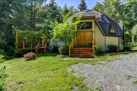 3971 SE Camano Dr, Camano Island, WA 98282