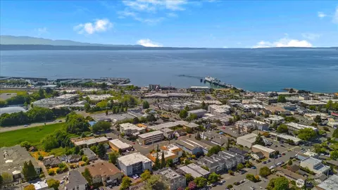 233 3rd Ave S #203, Edmonds, WA 98020