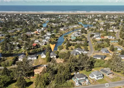 137 N Razor Clam Dr SW, Ocean Shores, WA 98569