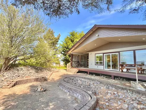 137 N Razor Clam Dr SW, Ocean Shores, WA 98569