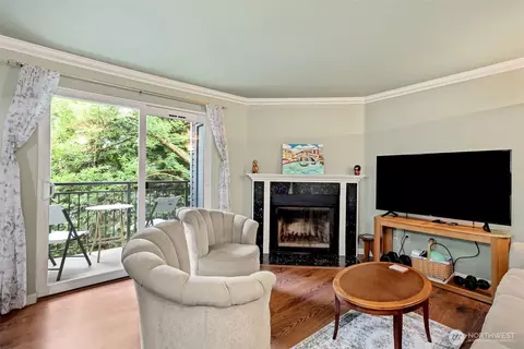12704 NE 144th St #A204, Kirkland, WA 98034