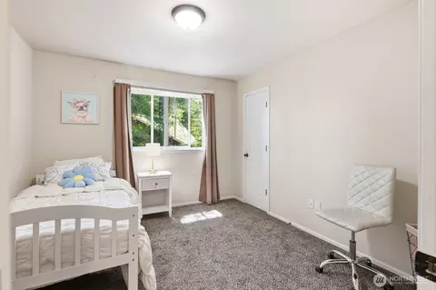 Bedroom - 191 E Vine Maple Ln, Union, WA 98592 photo 2 of 6