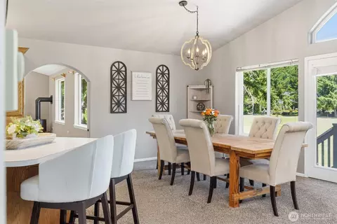 Dining - 191 E Vine Maple Ln, Union, WA 98592 photo 2 of 4